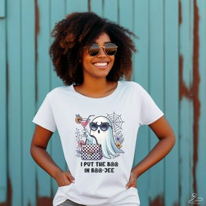 ブージーゴーストハロウィンシャツにブーを入れました キュートで不気味なパーティーTシャツ
