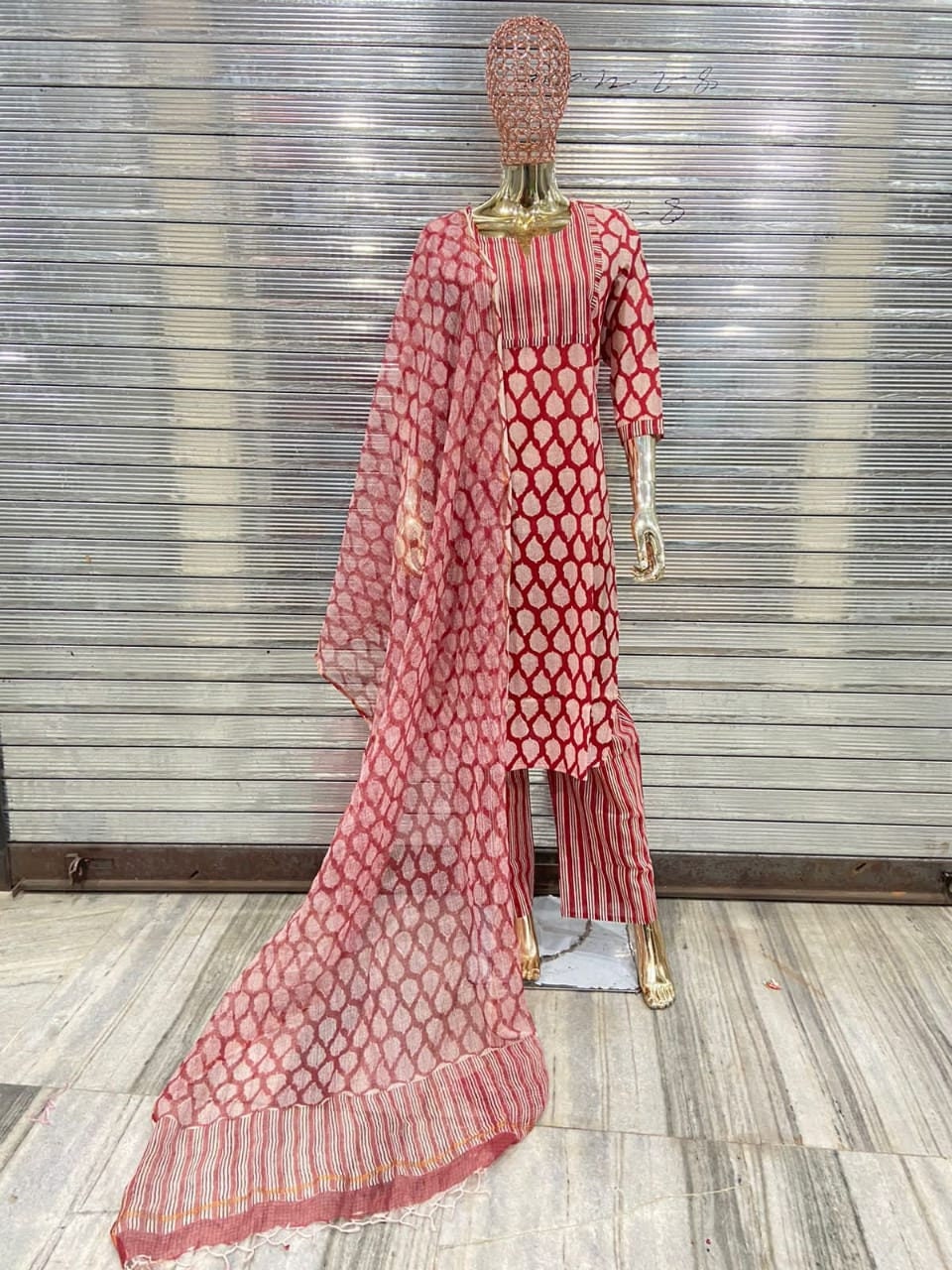 BOONDBAATI – POLKA HAND BLOCK OVERSIZE KURTI SET