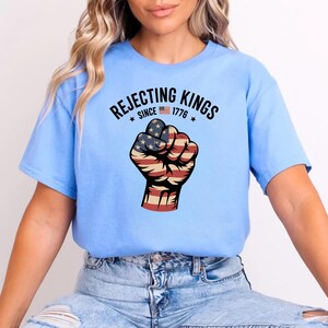 Comfort Colors® Rejecting Kings Since 1776 Protestshirt, Pro-Demokratie-Shirt, Anti-Autoritarismus-Shirt, Anti-MAGA-T-Shirt, Anti-Trump-Shirt