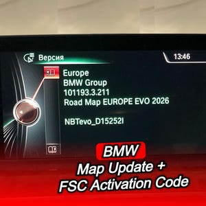 Puede incluir: Una pantalla digital muestra el texto "Europe", "BMW Group" y "Road Map EUROPE EVO 2026". La pantalla también muestra "BMW Map Update + FSC Activation Code" en texto rojo. La hora se muestra como 13:46.