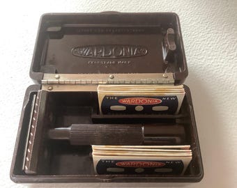 Vintage Wardonia Bakelite Cased Devon Safety Razor Set ' with 10 Barrel Hole Blades and Wrappers