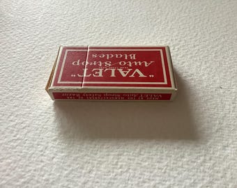 Zestaw 5 zabytkowych żyletek w oryginalnym opakowaniu, 'Valet', wyprodukowanych w Wielkiej Brytanii w latach 30. XX wieku