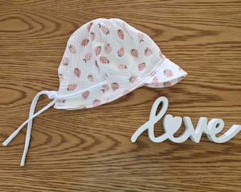 Sombrero de verano con protección para el cuello, circunferencia de la cabeza 50-56 cm, con cordones; Blanco con fresas rosadas; Muselina de dos capas