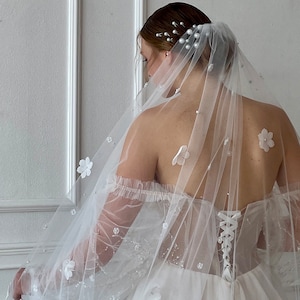 long floral veil, 3D flower effect veil, luxury chapel veil | Veil with flowers | wedding long veil | wedding veil with flower and pearls