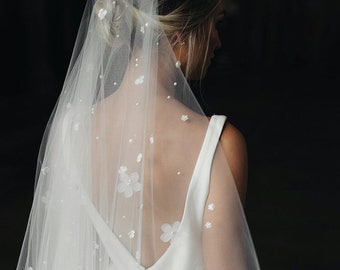 Wildflower bridal veil, Embroidered flower veil, Floral wedding veil, 3D flower veil, floral veil blusher veil, champagne veil, veil wedding