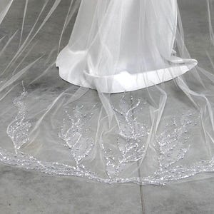 Exquisite Crystal Beaded Long Bridal Veil - Sparkling Cathedral Cape with Applique, Elegant One-Tier Wedding Veil with Comb