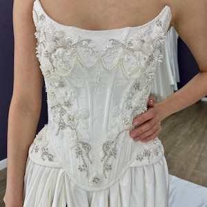 Luxury Ivory Corset Wedding Dress – Hand-Embroidered Bridal Gown – Taffeta Skirt with Slit – Unique Couture Wedding Outfit – Custom Made