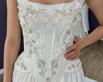 Luxury Ivory Corset Wedding Dress – Hand-Embroidered Bridal Gown – Taffeta Skirt with Slit – Unique Couture Wedding Outfit – Custom Made