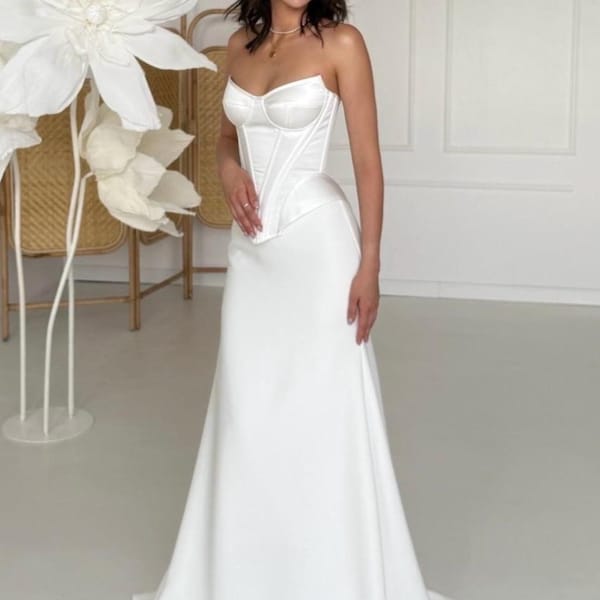 ブライダルコルセットとスカートのセット｜レースアップバックのウェディングコルセットトップとクレープスカート｜ミニマリストなツーピースウェディングドレス