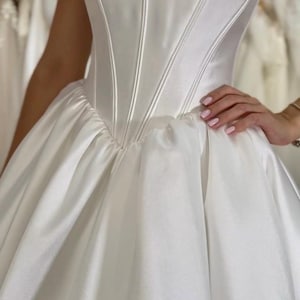 Mikado Brautkleid - Baskisches Korsett Brautkleid - Perlen- und Kristallverziertes Mieder - Königliches Ballkleid - Luxus Prinzessinnen Brautkleid
