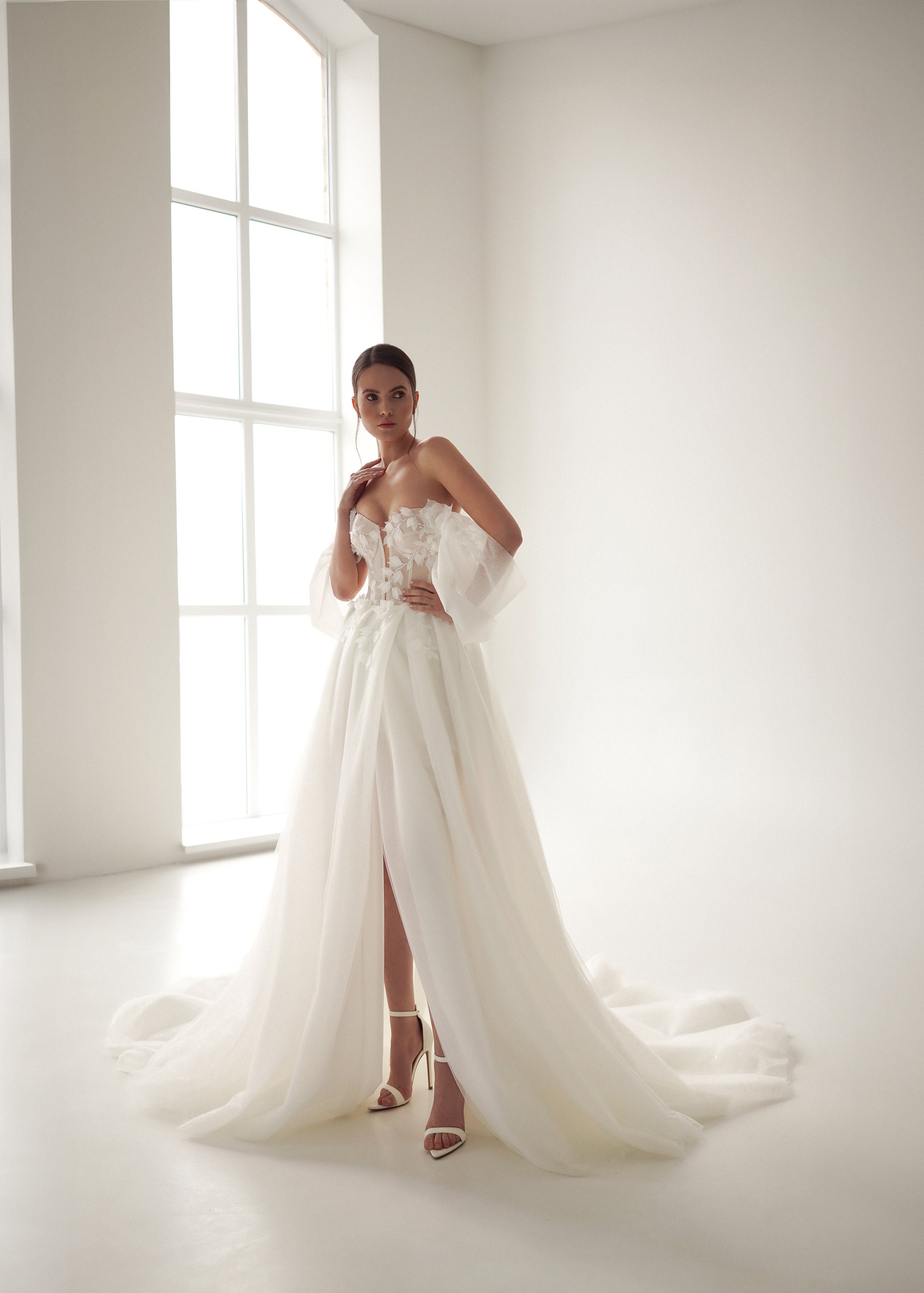 Sheer Tulle Long Sleeve Crystal Flower Appliques Bridal Wedding Dress main image 1