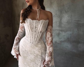 Elegantes off-the-shoulder Brautkleid mit zarter französischer Spitze, korsett baskischer Taille, oberschenkelhohem Schlitz und langen Spitzenärmeln