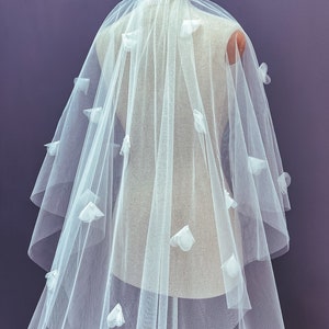 Long Floral Veil | Wedding Veil with 3D Flower Effect | Luxurious Cathedral Chapel Veil | Veil with Flowers and Pearls