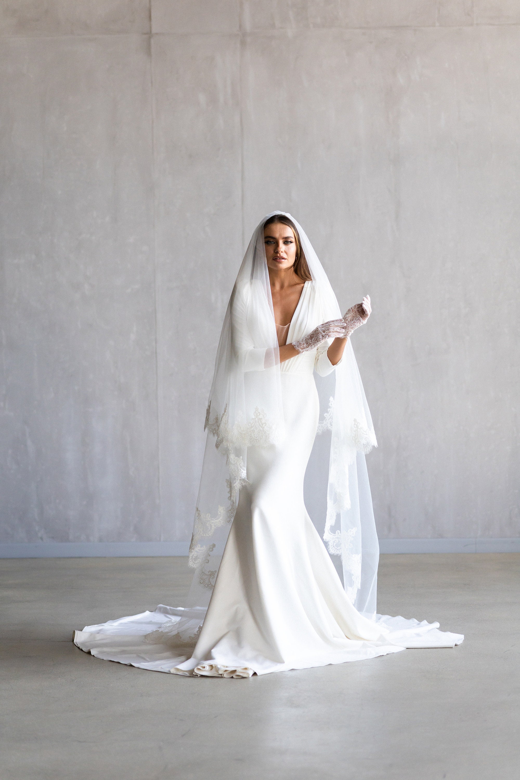Exquisite Lace-Edged Cathedral Veil - Ultimate Bridal Elegance ✨ TG1031L120: Cathedral Length Veil with Scalloped Sequin Lace  main image 3