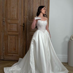Luxus Prinzessin Brautkleid - Schiere Korsett mit Blumenspitzen Applikationen - Satin Ballkleid - Elegante Braut Couture - Brautkleid nach Maß