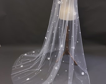 Wildflower bridal veil, Embroidered flower veil, Floral wedding veil, 3D flower veil, champagne veil, luxurious veil in the cathedral chapel