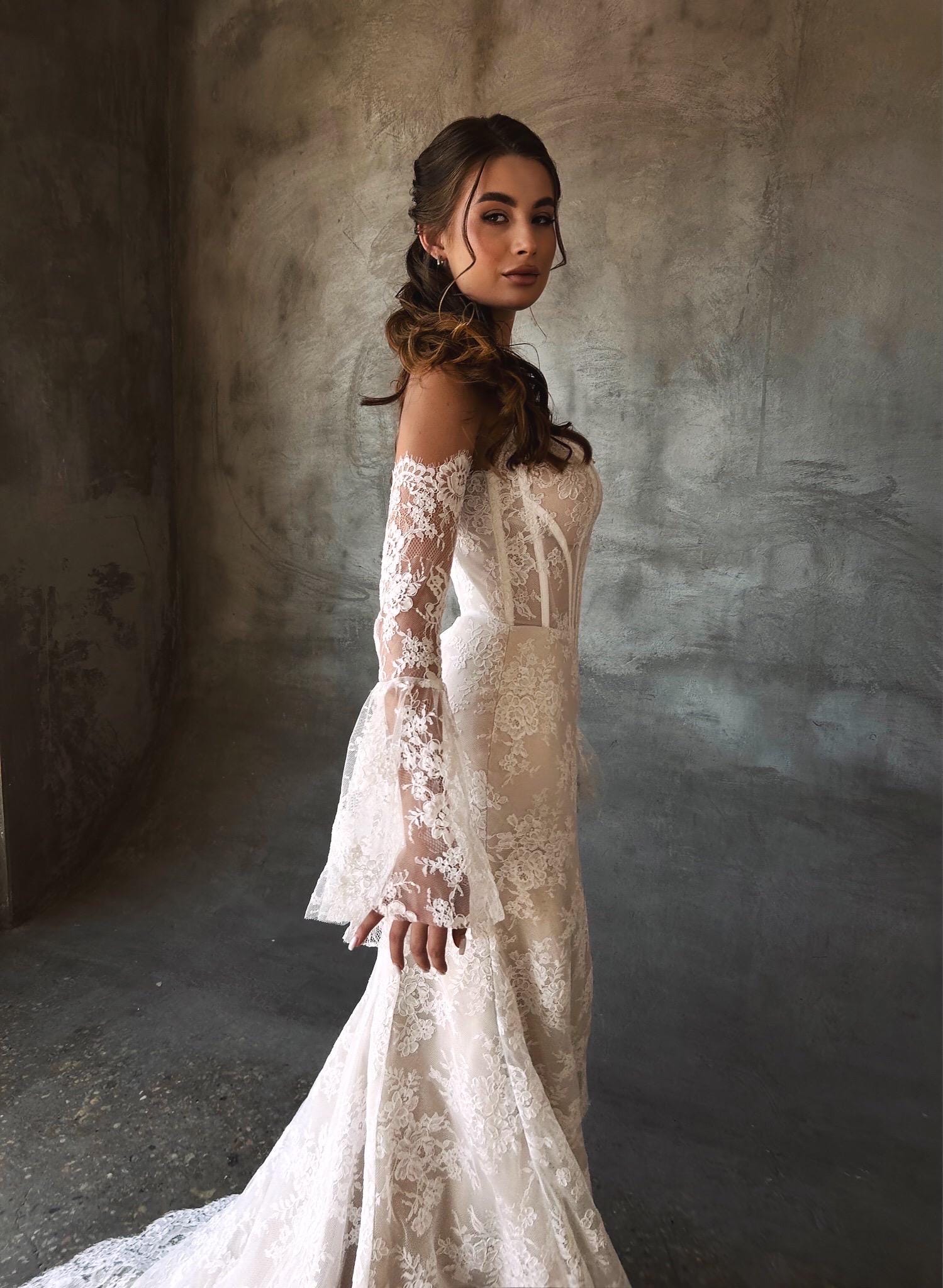 chinese dress ladies Modern Modest Off-The-Shoulder Long Sleevess Long Lace Wedding Dresses Online Beadings