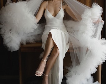 veil with ruffled edge in soft tulle | veil trend 2024 | Wedding veil with frill edges | Unique wedding veil | Wedding veil with fringe