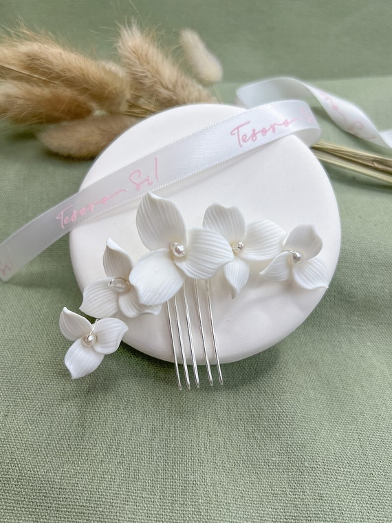 Elegant White Floral Hair Comb - Bridal Accessory Amazon.com : Flower Bridal Hair Vine Pieces with Comb Pearl  main image 2