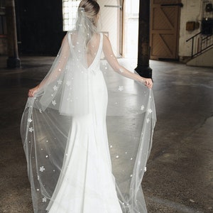 Wildflower bridal veil, Embroidered flower veil, Floral wedding veil, 3D flower veil, floral veil blusher veil, champagne veil, veil wedding