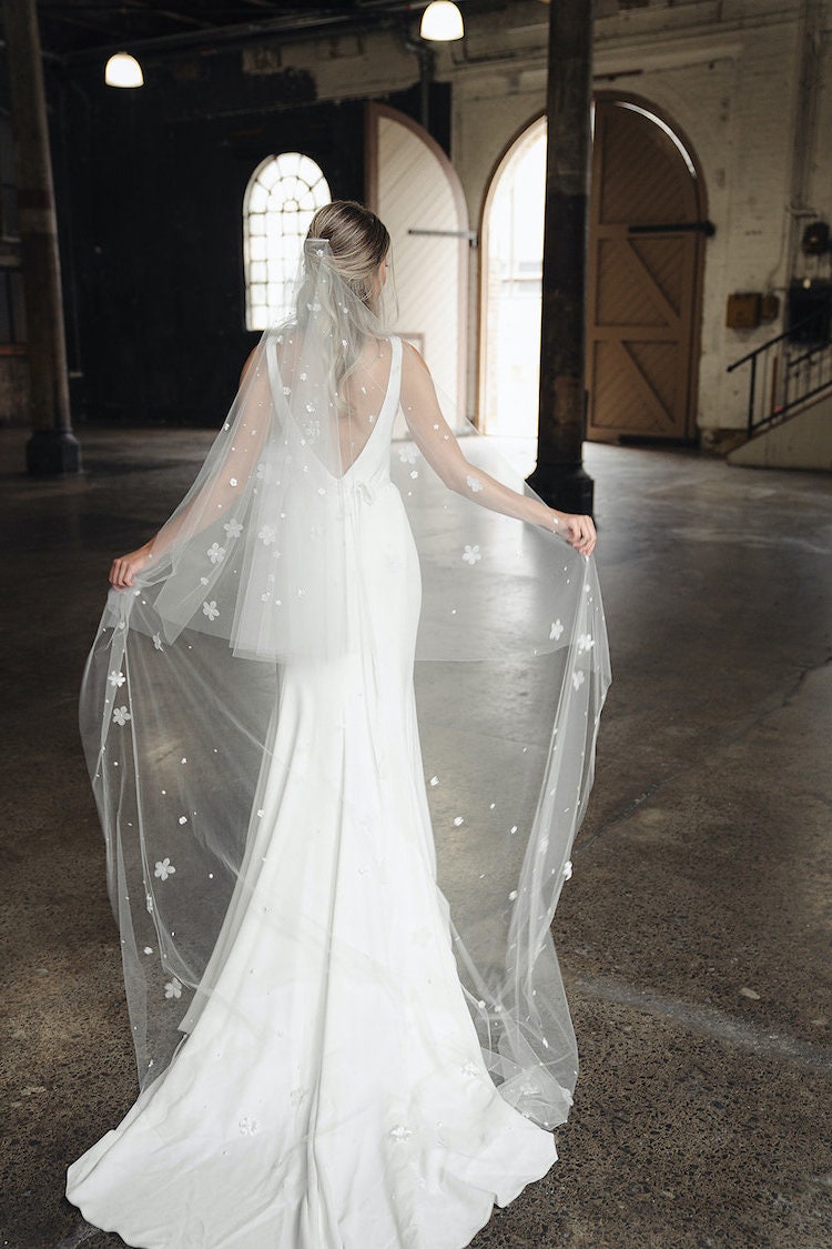 Wildflower bridal veil, Embroidered flower veil, Floral wedding veil, 3D flower veil, floral veil blusher veil, champagne veil, veil wedding