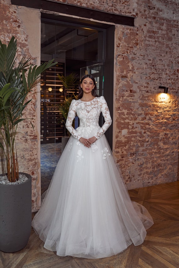 Princess cut wedding gown hotsell