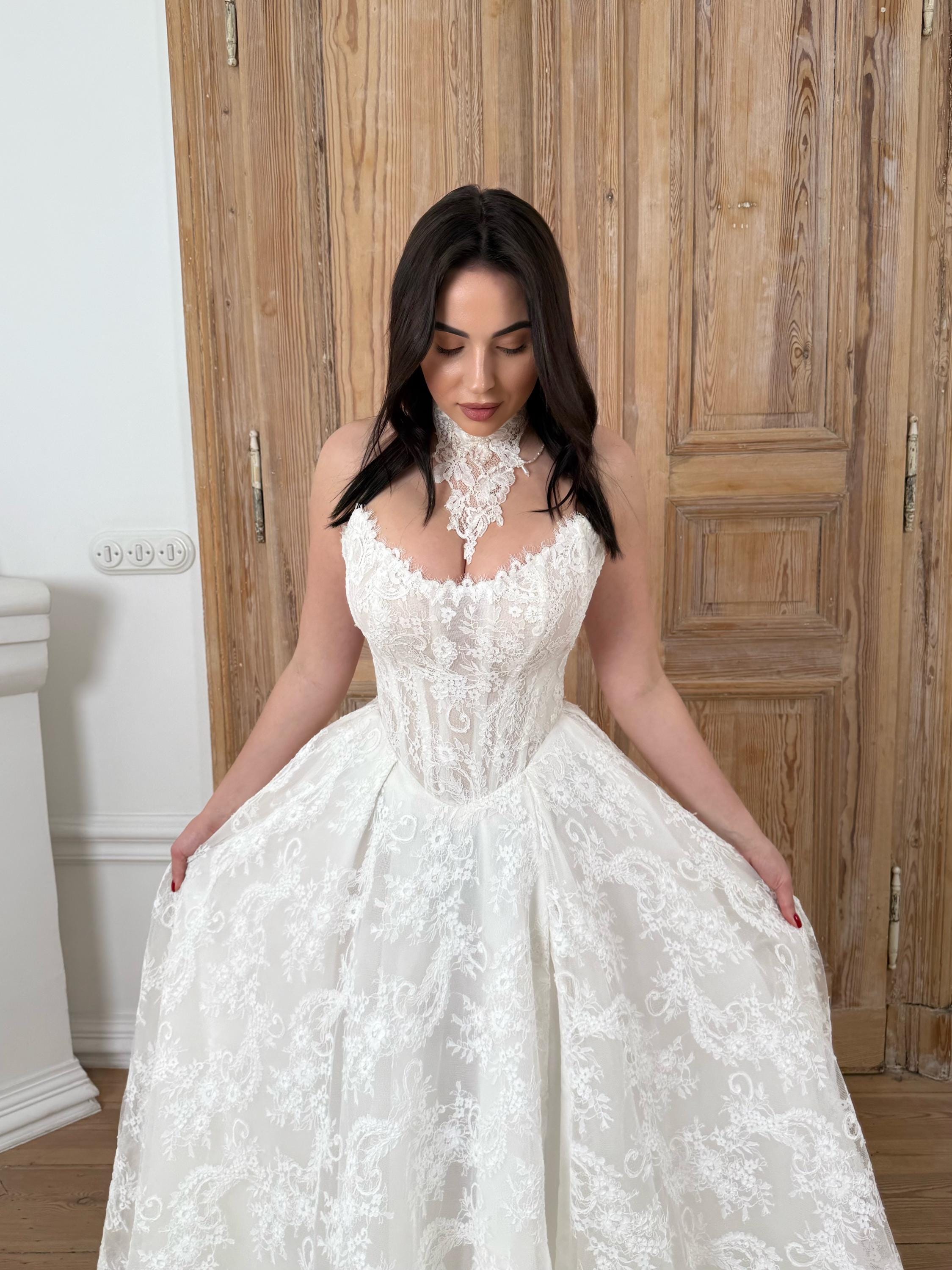 Elegant A-Line Chantilly Lace Wedding Dress with Corset, Leg Slit, Extended Basque Waist, and Customizable Sleeves