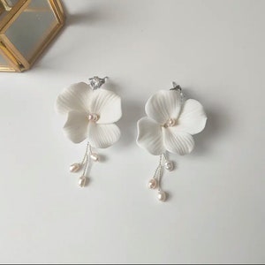 Porcelain Ceramic White Flower Pearl earrings. Porcelain Flower Bridal Earrings - Ceramic White Flower Jewelry for Brides or bridemaids
