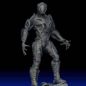 Puede incluir: Una figura de acción de ciencia ficción gris y detallada de pie sobre una base con una figura más pequeña a sus pies. La figura tiene un casco y un cuerpo texturizado y articulado.