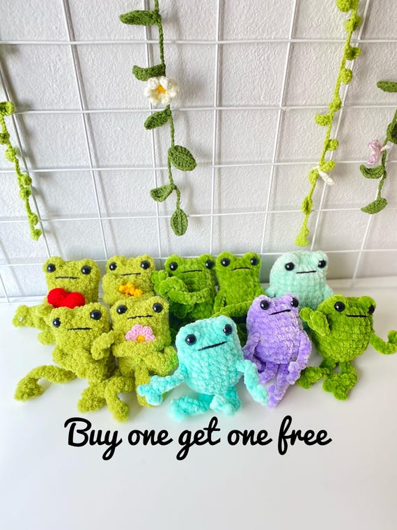 Crochet Frog Plushie: Leggy Amigurumi Desk Decor