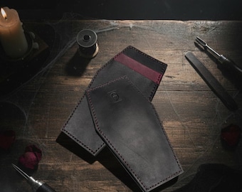Handgefertigte Leder Geldbörse: Sarg Cardigan: Gothic Horror schlanker Ausweishalter