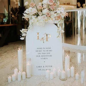Arched White Acrylic Wedding Welcome Sign - 3D Gold Mirrored Initials - Wedding Welcome Signs - Custom Wedding Sign - Reception Decor