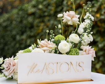 Mr and Mrs Table Sign - Beige Acrylic Head Table Sign - 3D Gold Mirror Last Name - Bride and Groom Wedding Decor - Custom Name Sign