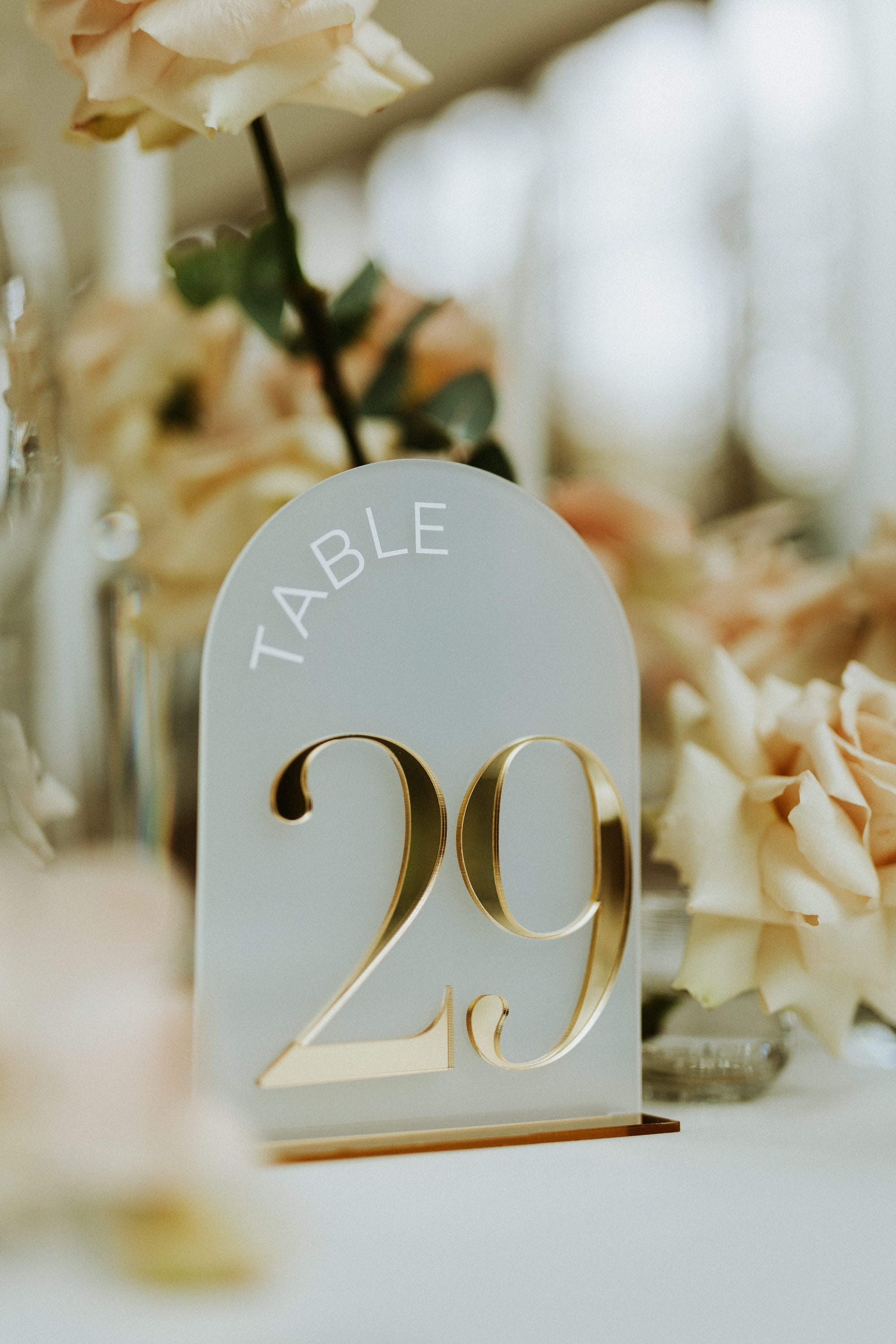 Numeri Per Tavolo Da Matrimonio 1-10 In Acrilico Nero Con Scritte Oro E Supporto – 12,7 X 17,8 Cm – Eleganti Segnatavolo Per Ricevimenti E Feste - 2