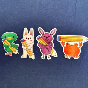 Aufkleber für den Schulanfang, Tiere mit Bleistift, Ente, Fledermaus, Hase und Krabbe, niedliche Tieraufkleber
