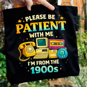 Peut inclure: Panneau en bois rustique avec l'inscription "Welcome to our home" en lettres blanches. Le panneau présente une finition vieillie et un design simple et accueillant, idéal pour un porche ou une entrée.