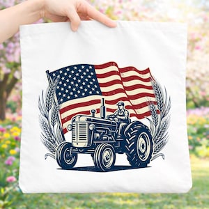 Peut inclure: Sac fourre-tout blanc avec un motif patriotique. L'illustration représente un agriculteur conduisant un tracteur devant un drapeau américain flottant. Des épis de blé encadrent le drapeau et le tracteur.