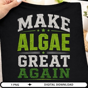 Peut inclure: Un t-shirt noir avec le texte vieilli blanc et vert "MAKE ALGAE GREAT AGAIN" dans une police grasse et rectangulaire. Le motif comprend trois petites étoiles vertes au-dessus du mot "ALGAE" et une étoile verte en dessous, avec des lignes.