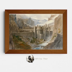 Peut inclure: Une peinture à l'aquarelle d'une grande forteresse de pierre grise nichée dans une vallée entre deux chaînes de montagnes. La forteresse est entourée d'un mur et possède une grande porte. Les montagnes sont couvertes de brouillard et la vallée est traversée par une rivière.