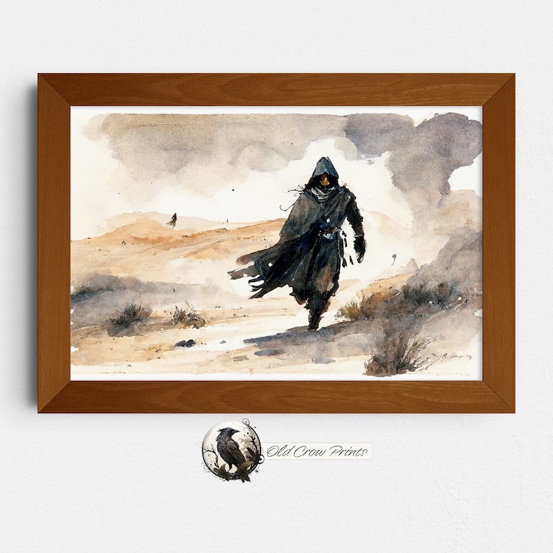 Puede incluir: Una pintura de acuarela de una figura encapuchada caminando por un paisaje des&eacute;rtico. La figura lleva una larga capa oscura y camina hacia el espectador. El fondo es un desierto marr&oacute;n brumoso con dunas de arena y algunas plantas peque&ntilde;as. La pintura est&aacute; enmarcada en un marco de madera marr&oacute;n.