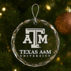 Officieel gelicentieerde Texas A&M University glazen kerstornament – gepersonaliseerd Aggie-cadeau – gegraveerde aandenkendecoratie