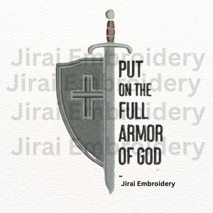 Może przedstawiać: Haftowany wzór z tarczą, mieczem i napisem "PUT ON THE FULL ARMOR OF GOD". Projekt wykorzystuje odcienie szarości i brązu, z czarnym tekstem. Tekst "Jirai Embroidery" znajduje się na dole obrazu.