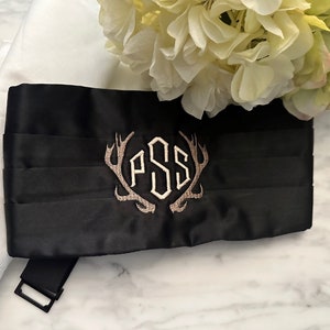 Monogrammed Men&#39;s Formal Cummerbund with Antlers
