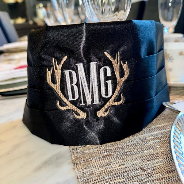 Formele buikband heren met monogram en gewei
