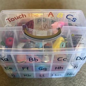 Kit de aprendizaje de habilidades motoras, desarrollo del habla y procesamiento sensorial para niños-130 miniobjetos divertidos-alta calidad-portátil-escuela-hogar
