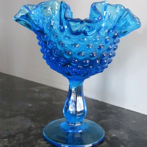 Fenton blau Hobnail Sockel gekräuselt 1960er Candy Dish