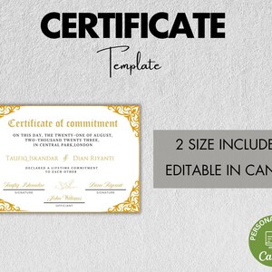 Peut inclure: Un mod&egrave;le de certificat imprimable en or et blanc avec le texte "Certificate of Commitment" et les mots "Taufiq Iskandar & Dian Riyanti" en noir. Le texte "2 Size Included Editable in Canva" est en noir sur un fond gris.