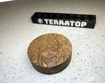 Würfeltresor | für DND & Tabletop-Rollenspiele | Rollenspiel Würfel | Dungeon Master Geschenk | Würfelkasten | "Runde Magnetisierte Würfelbox ""Seestern Gesicht""."
