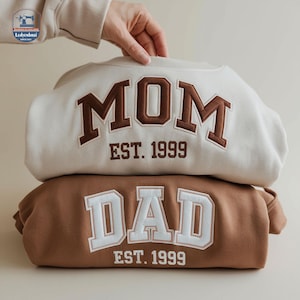 Custom Embroidered Dad Mom Sweatshirt, Mom Dad Embroidered Crewneck,Pregnancy Announcement, Daddy Mommy to be, Mother&#39;s day, Father&#39;s Day