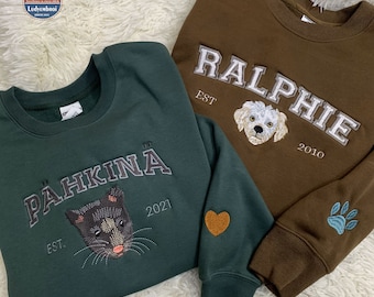 Custom Pet Portrait Embroidered Sweatshirt, Personalized Pet Face and Pet name Sweatshirt, Pet Name Sweatshirt, Cat Mom Gift, Cat Lover Gift